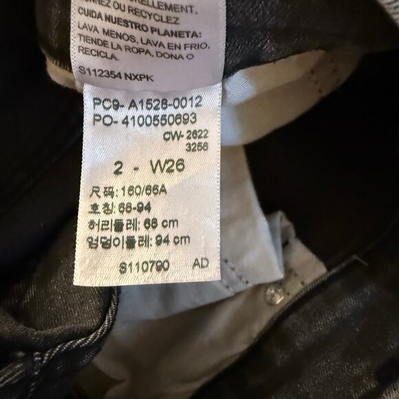 Levi Strauss Black Denim High Waisted Booty Shorts W26 Trendy Slimming Woman - Picture 6 of 6